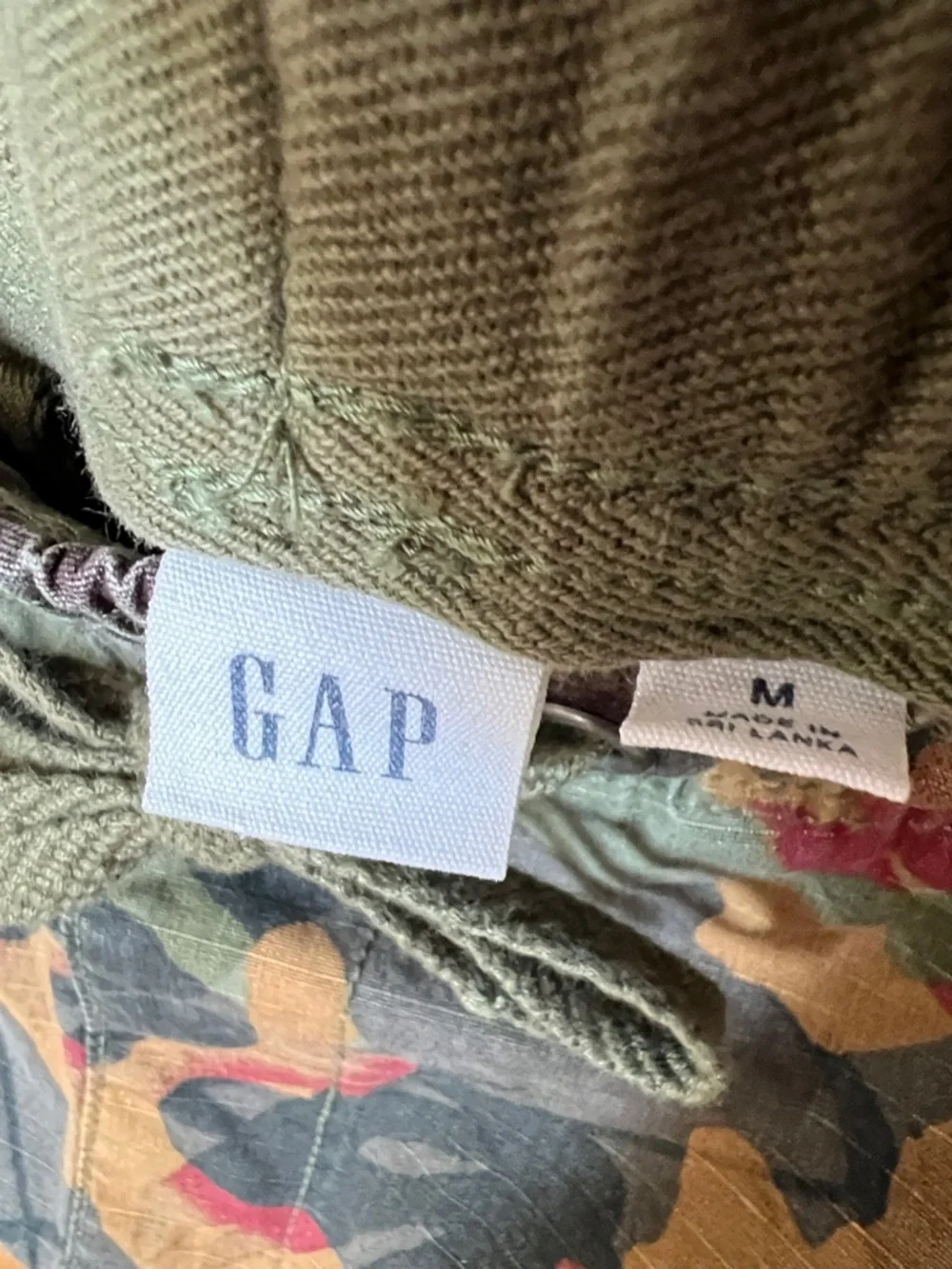 Gapflex 7.5” Easy Jogger Shorts floral tropical camo, Brown Red Green Tan Mens M - Picture 4 of 9